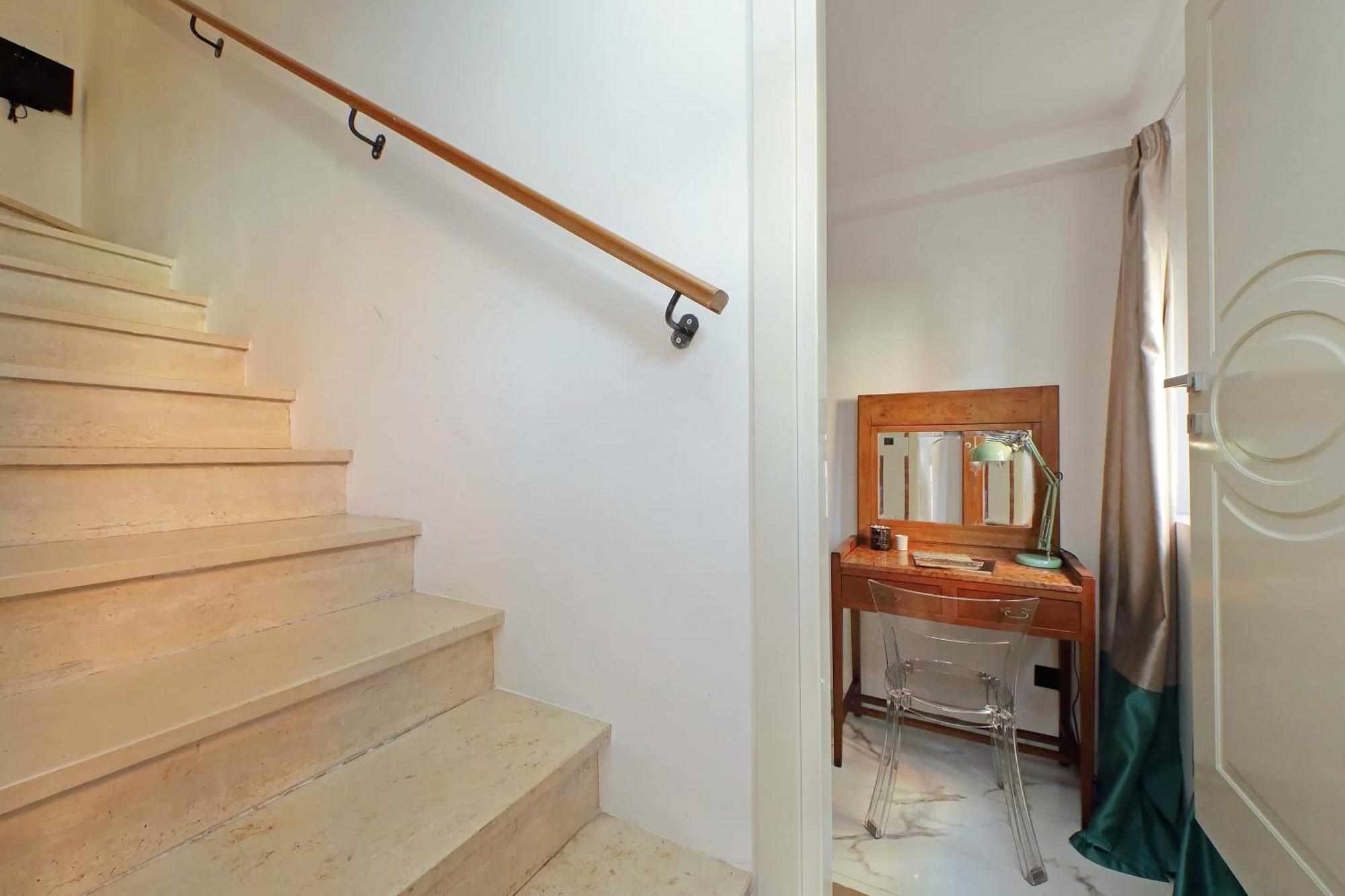 Quo Vadis Apartment *